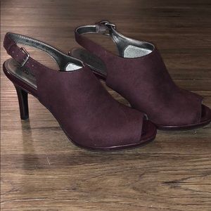 Burgundy Heel. Stunning.